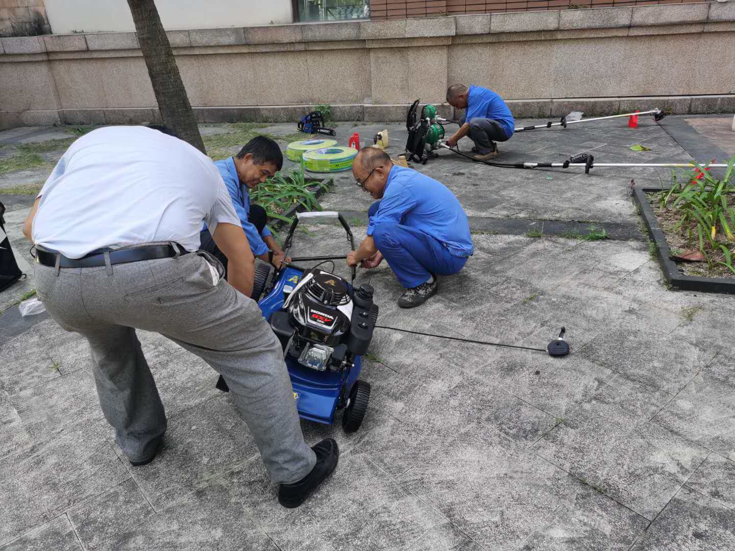 園林綠化工程后期養(yǎng)護機械操作注意事項